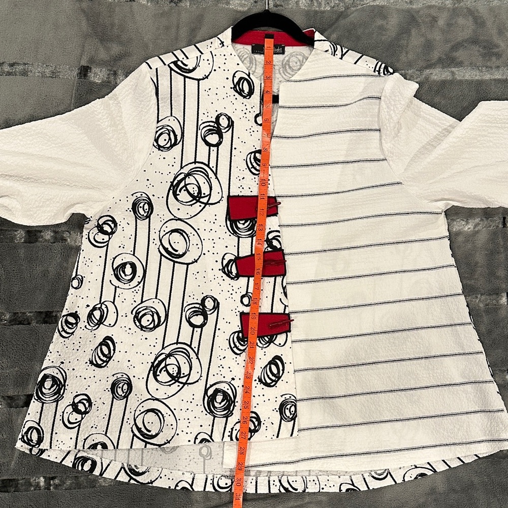 Moonlight Artistic Women's black and white print Blouse with Red Accents XL XXL - Picture 7 of 7